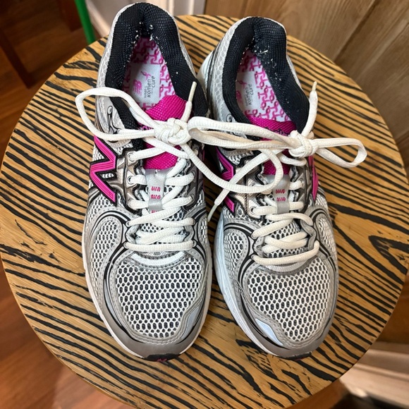 New Balance 860 Black Pink Susan G Komen Women’s 8 - Picture 2 of 7